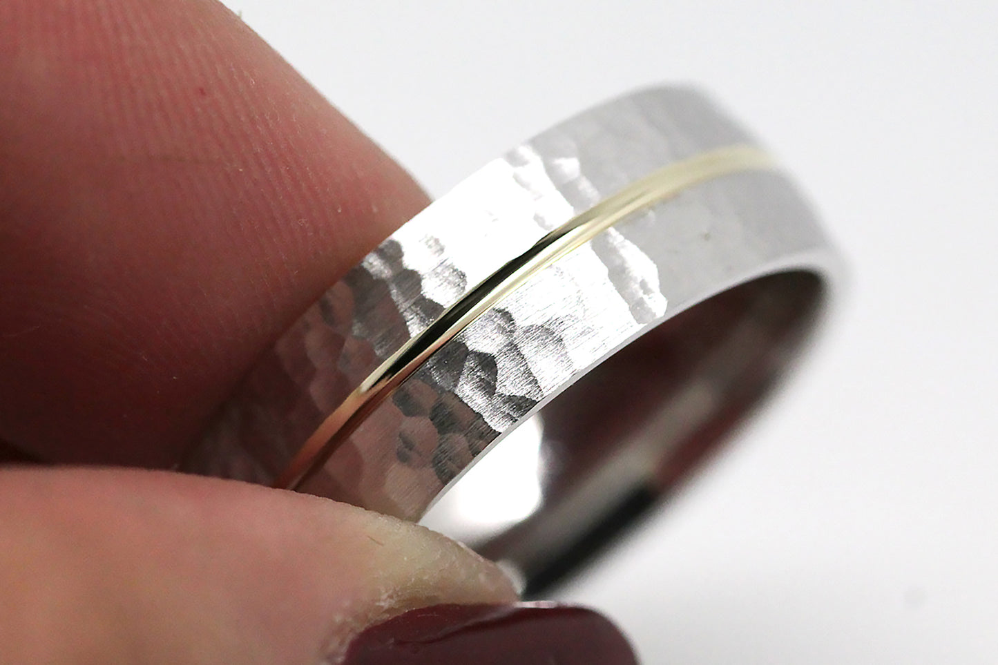 7mm Solid Gold Hammered Wedding Band for Men and Women with Line | AT-0008