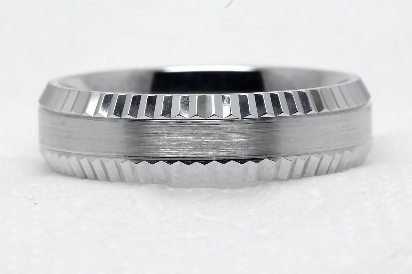 5mm Solid 10K 14K 18K Gold Men's Ring Faceted Edge | T-0009