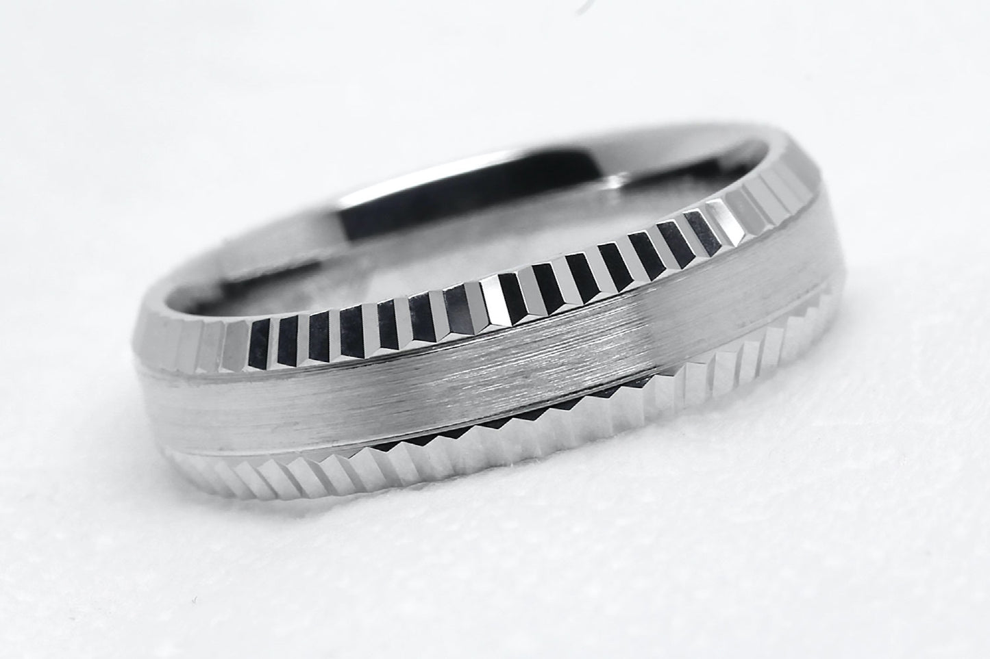 5mm Solid 10K 14K 18K Gold Men's Ring Faceted Edge | T-0009