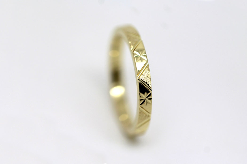 2mm 10K 14K 18K Gold Women's Wedding Band Stars Mountains | This gold ring's design was inspired by nature, narrow band with mountains and stars. Great addition to you stackable rings or wear alone as wedding ring