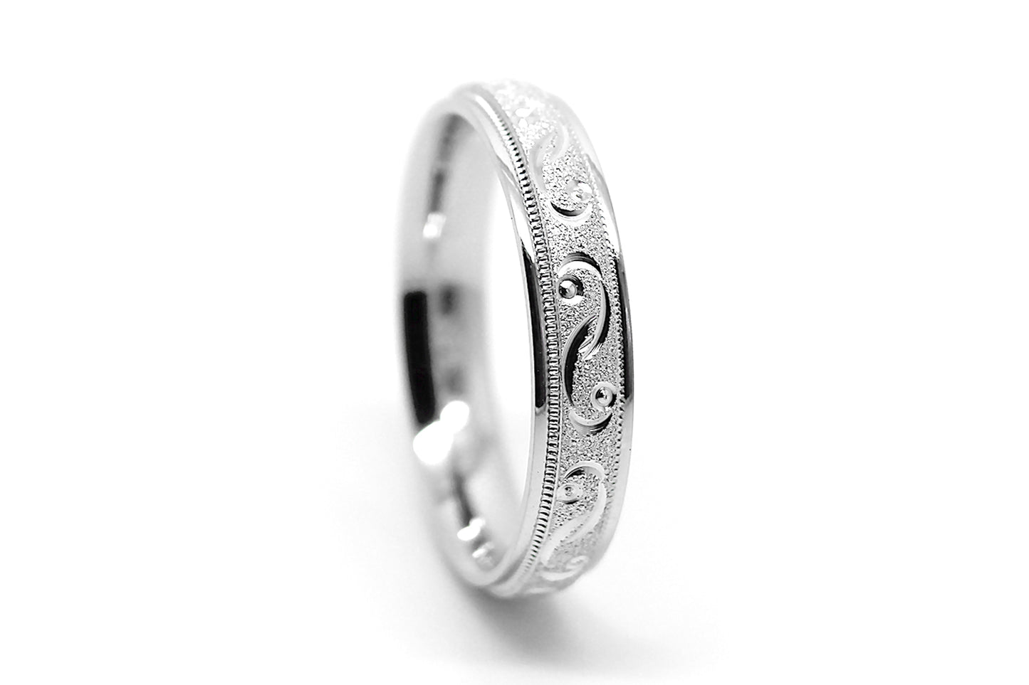 4mm solid 925 Sterling silver wedding band for women with sparkly centre and incut moons design, one tone silver ring, made by alexistreasury, alexis treasury, Alexi's Treasury, in Montreal Canada