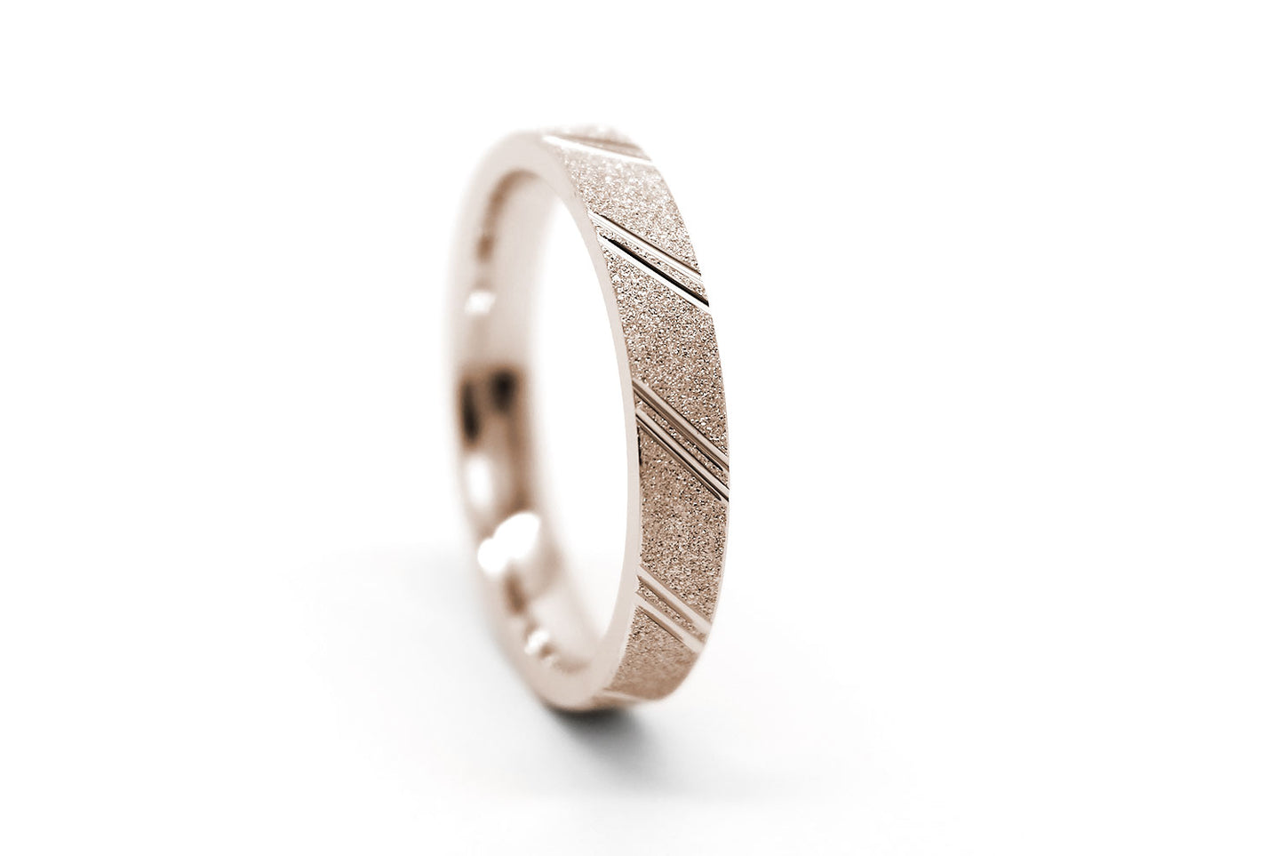 4mm solid gold wedding band for women and men with sparkly centre and incut diagonal lines design, one tone gold ring in rose gold, available in 10k gold, 14k gold 18k gold, made by alexistreasury, alexis treasury, Alexi's Treasury, in Montreal Canada