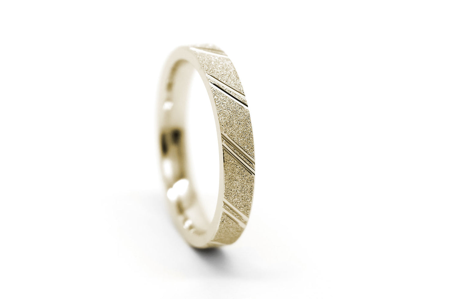 4mm solid gold wedding band for women and men with sparkly centre and incut diagonal lines design, one tone gold ring in yellow gold, available in 10k gold, 14k gold 18k gold, made by alexistreasury, alexis treasury, Alexi's Treasury, in Montreal Canada