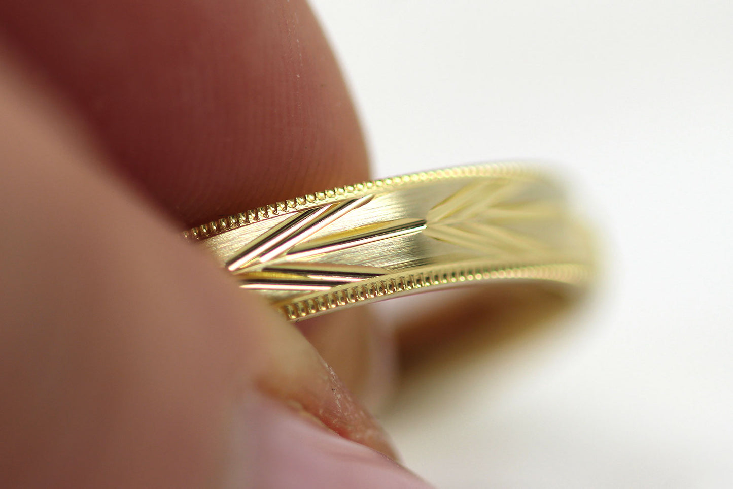 4mm Gold Wedding Band with Arrows Design for Men and Women | AT-0004