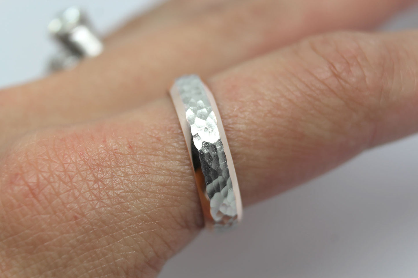 5mm Gold Hammered and Beveled Edge Wedding Band for Men and Women | AT-0025