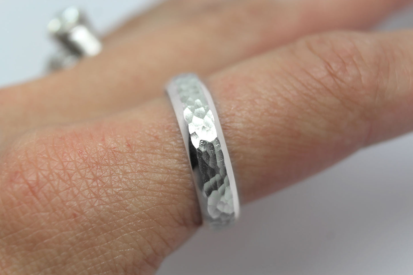 5mm 925 Silver Hammered and Bevelled Edge Wedding Band for Men and Women | AT-0025