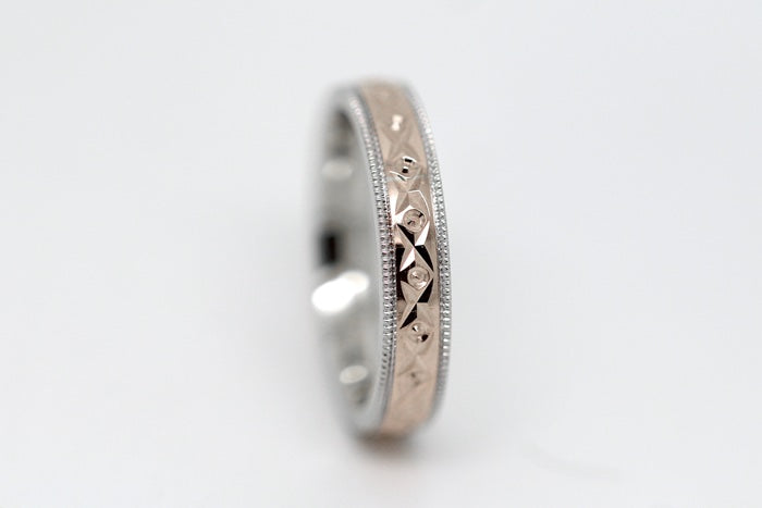 2.5mm 10K 14K 18K Gold Wedding Band with Filigree Centre for Men and Women | 0031