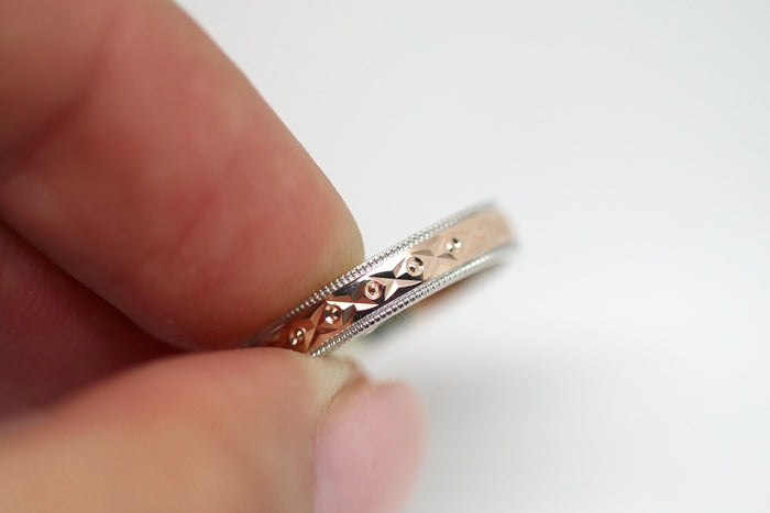 2.5mm 10K 14K 18K Gold Wedding Band with Filigree Centre for Men and Women | 0031