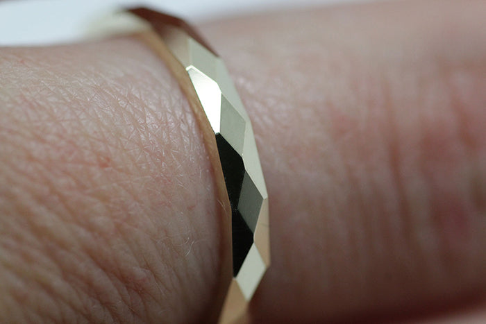 Faceted 10K 14K 18K Gold Women's Wedding Ring Reflective | This elegant 2mm ring features a unique faceted design that catches the light beautifully, making it perfect as wedding or anniversary ring.