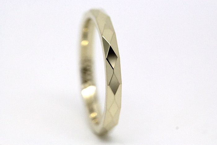 Faceted 10K 14K 18K Gold Women's Wedding Ring Reflective | This elegant 2mm ring features a unique faceted design that catches the light beautifully, making it perfect as wedding or anniversary ring.