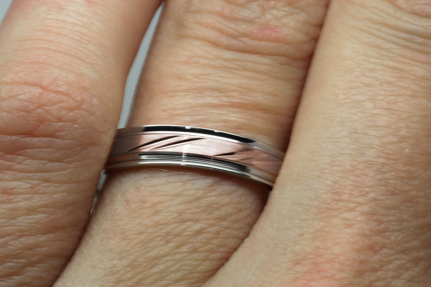 4mm Gold Wedding Band with Diagonal Design for Men and Women | AT-4127