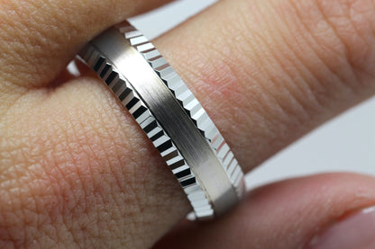 5mm Solid 10K 14K 18K Gold Men's Ring Faceted Edge | T-0009
