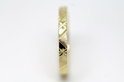 2mm 10K 14K 18K Gold Women's Wedding Band Stars Mountains | This gold ring's design was inspired by nature, narrow band with mountains and stars. Great addition to you stackable rings or wear alone as wedding ring