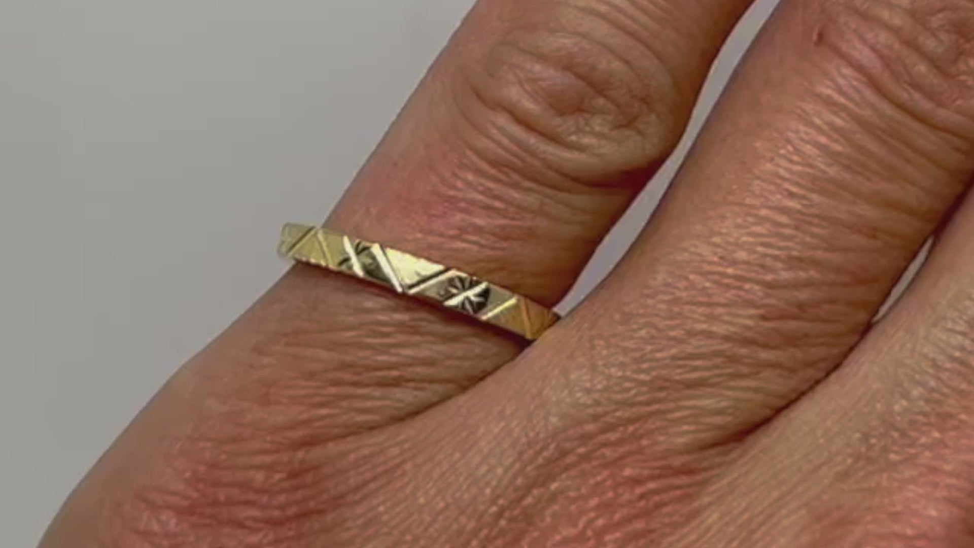 2mm 10K 14K 18K Gold Women's Wedding Band Stars Mountains | This gold ring's design was inspired by nature, narrow band with mountains and stars. Great addition to you stackable rings or wear alone as wedding ring