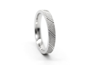 4mm solid 925 Sterling silver wedding band for women and men with sparkly centre and incut diagonal lines design, one tone gold ring in white gold, made by alexistreasury, alexis treasury, Alexi's Treasury, in Montreal Canada