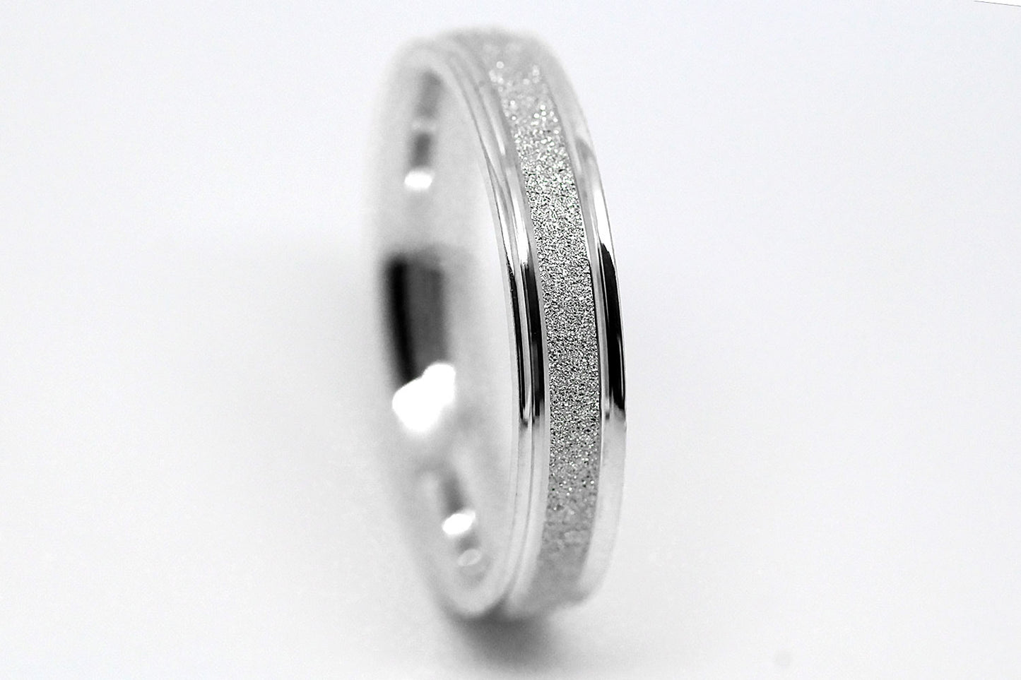 4mm solid 925 sterling silver wedding band for women and men with sparkly centre and polished and edges