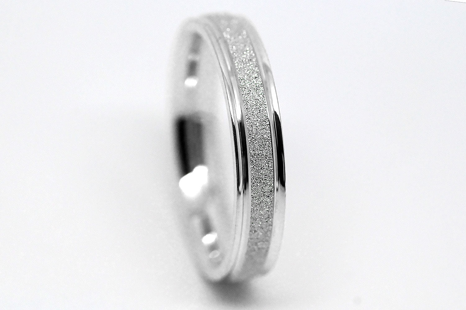 4mm solid 925 sterling silver wedding band for women and men with sparkly centre and polished and edges
