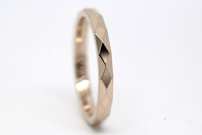 Faceted 10K 14K 18K Gold Women's Wedding Ring Reflective | This elegant 2mm ring features a unique faceted design that catches the light beautifully, making it perfect as wedding or anniversary ring.