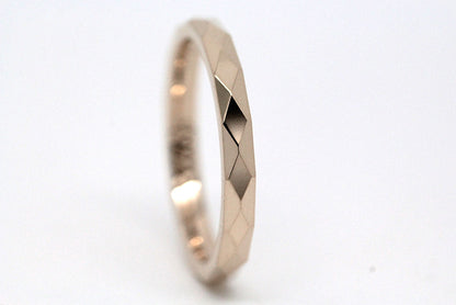 Faceted 10K 14K 18K Gold Women's Wedding Ring Reflective | This elegant 2mm ring features a unique faceted design that catches the light beautifully, making it perfect as wedding or anniversary ring.