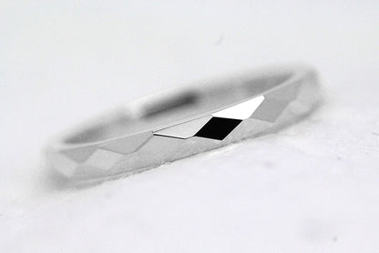 Faceted 10K 14K 18K Gold Women's Wedding Ring Reflective | This elegant 2mm ring features a unique faceted design that catches the light beautifully, making it perfect as wedding or anniversary ring.