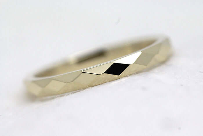 Faceted 10K 14K 18K Gold Women's Wedding Ring Reflective | This elegant 2mm ring features a unique faceted design that catches the light beautifully, making it perfect as wedding or anniversary ring.