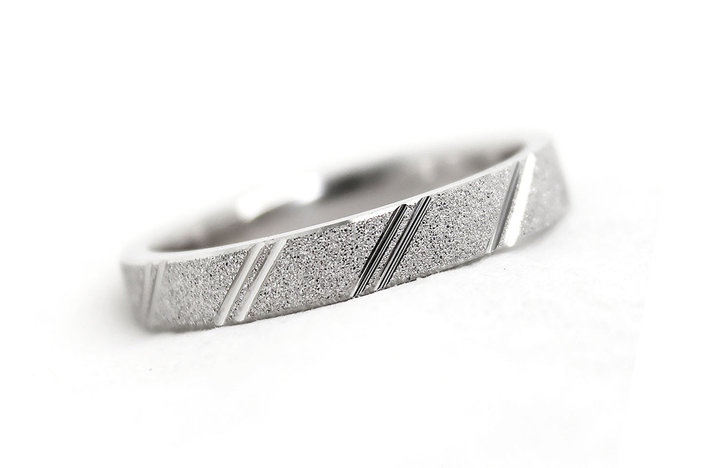 4mm solid 925 Sterling silver wedding band for women and men with sparkly centre and incut diagonal lines design, one tone gold ring in white gold, made by alexistreasury, alexis treasury, Alexi's Treasury, in Montreal Canada