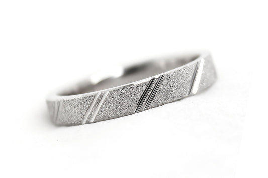 4mm solid 925 Sterling silver wedding band for women and men with sparkly centre and incut diagonal lines design, one tone gold ring in white gold, made by alexistreasury, alexis treasury, Alexi's Treasury, in Montreal Canada
