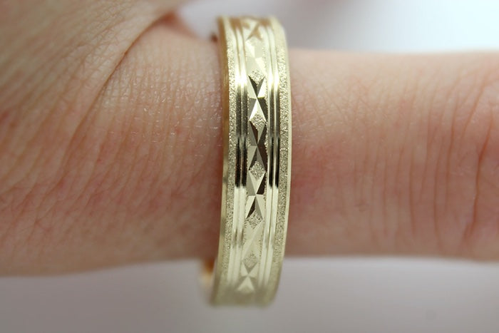 5mm Gold Filigree Rhombuses Design Flat Wedding Band for Men and Women | T-5001